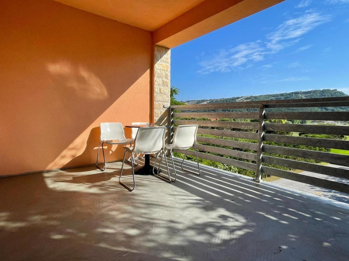 Apartments Chilla *** Lopar Bagian luar foto