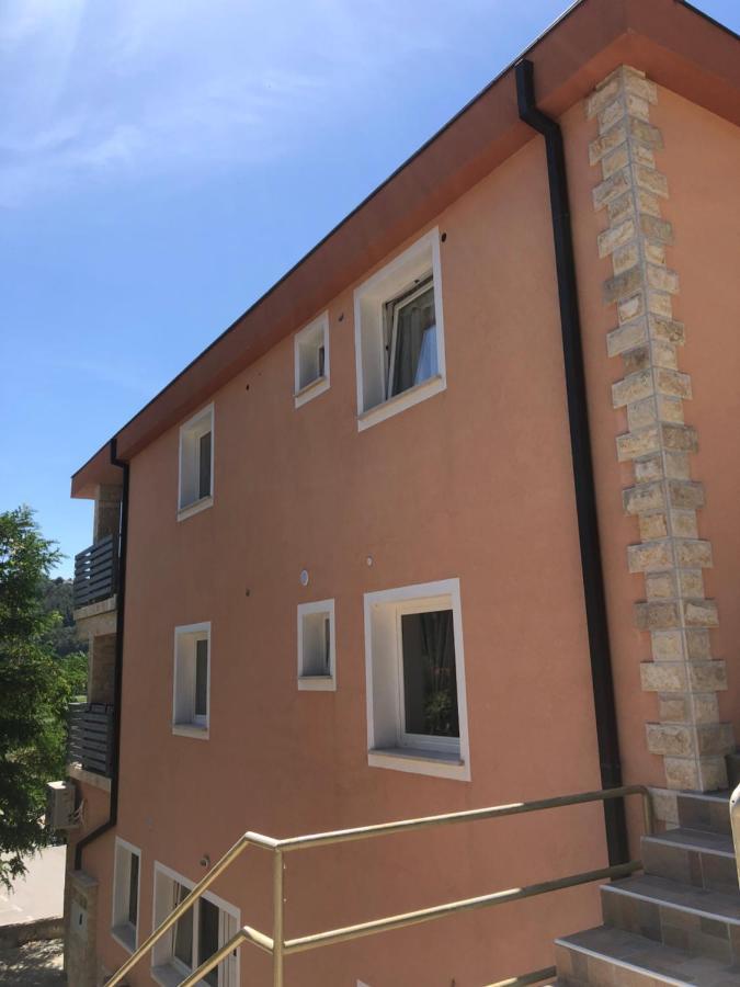 Apartments Chilla *** Lopar Bagian luar foto