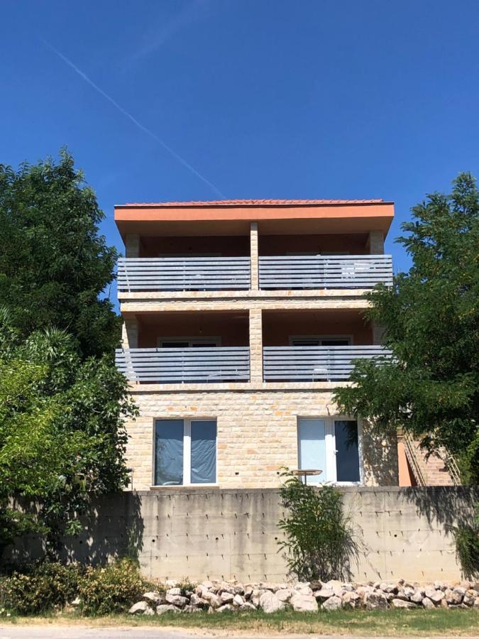 Apartments Chilla *** Lopar Bagian luar foto