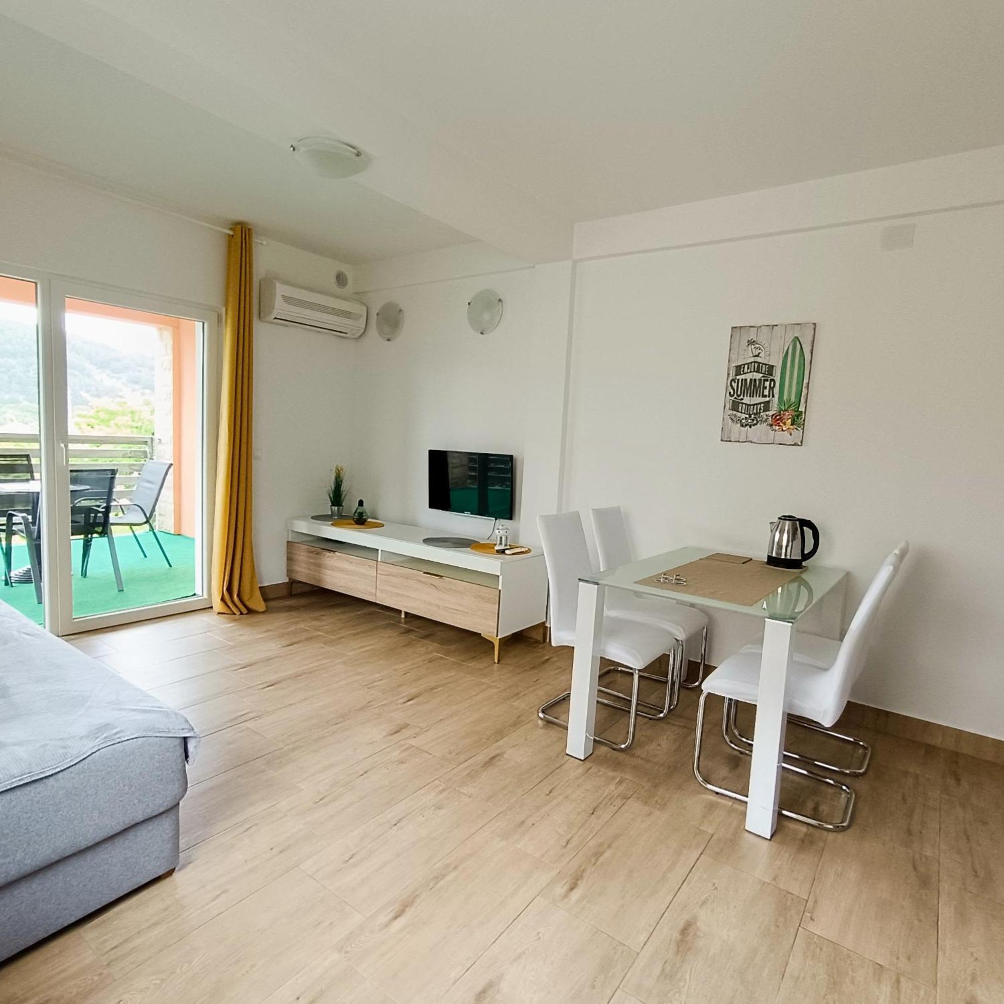 Apartments Chilla *** Lopar Bagian luar foto