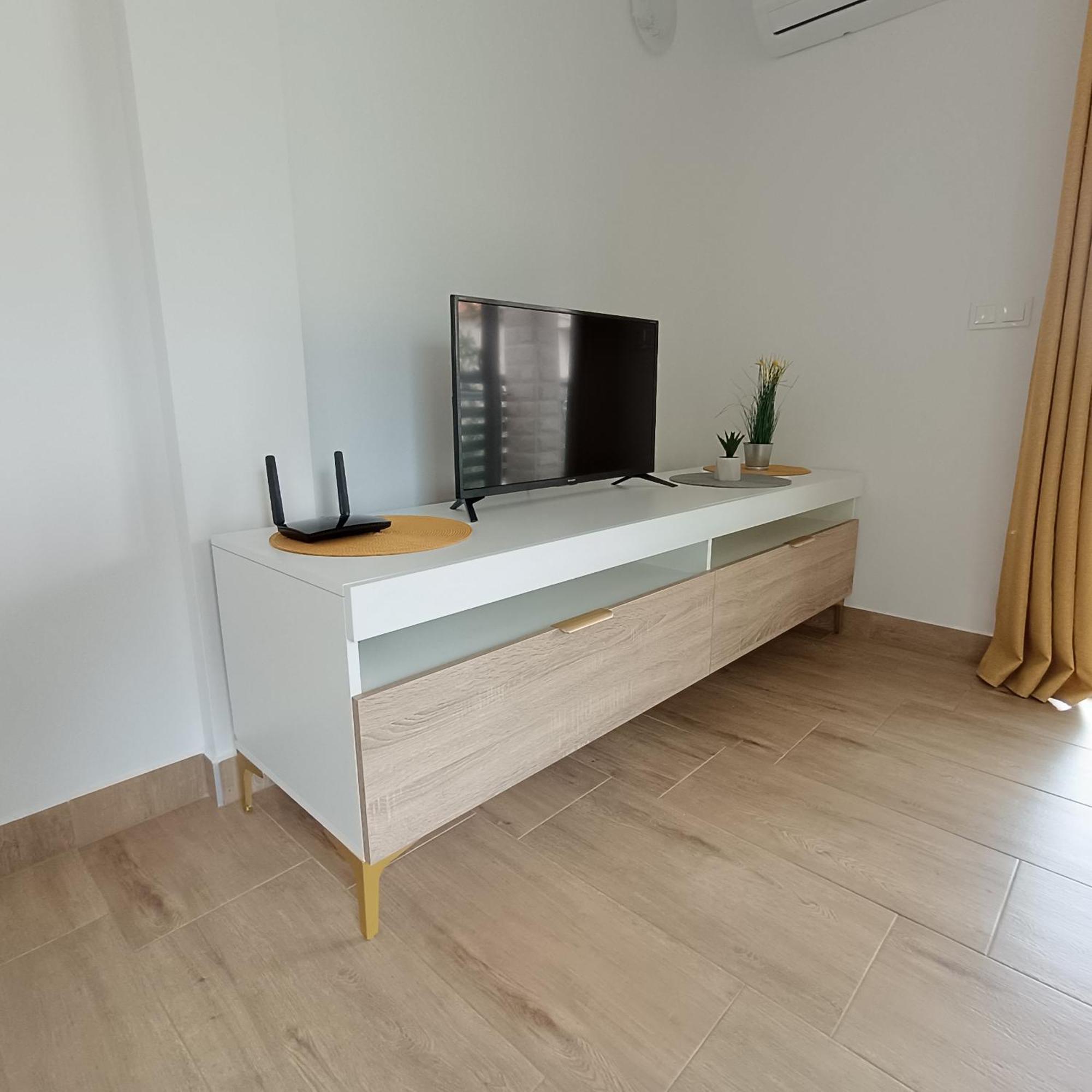 Apartments Chilla *** Lopar Bagian luar foto
