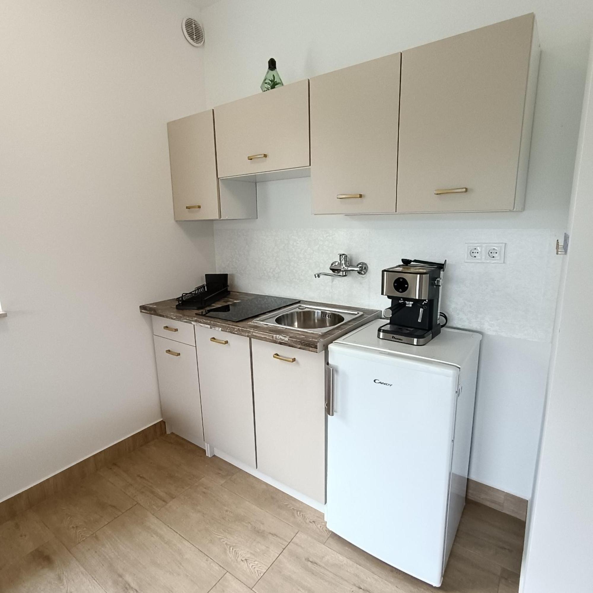 Apartments Chilla *** Lopar Bagian luar foto